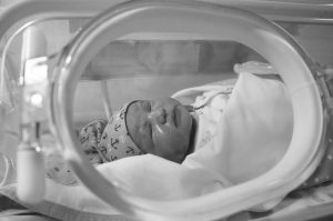 Lee más sobre el artículo Secuelas en bebés por negligencias médicas en el parto